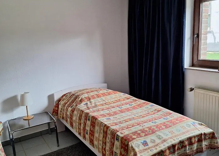 Burgstrasse 8 * 布兰肯海姆