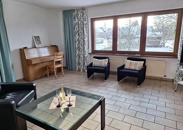 Burgstrasse 8 * 布兰肯海姆